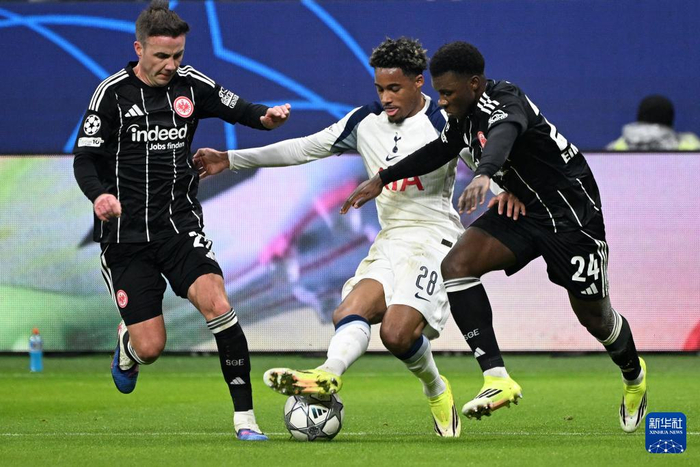 开云注册网址-法兰克福迎英超关键赛，清晨扳平良机，球迷炸锅，细节决定成败的简单介绍